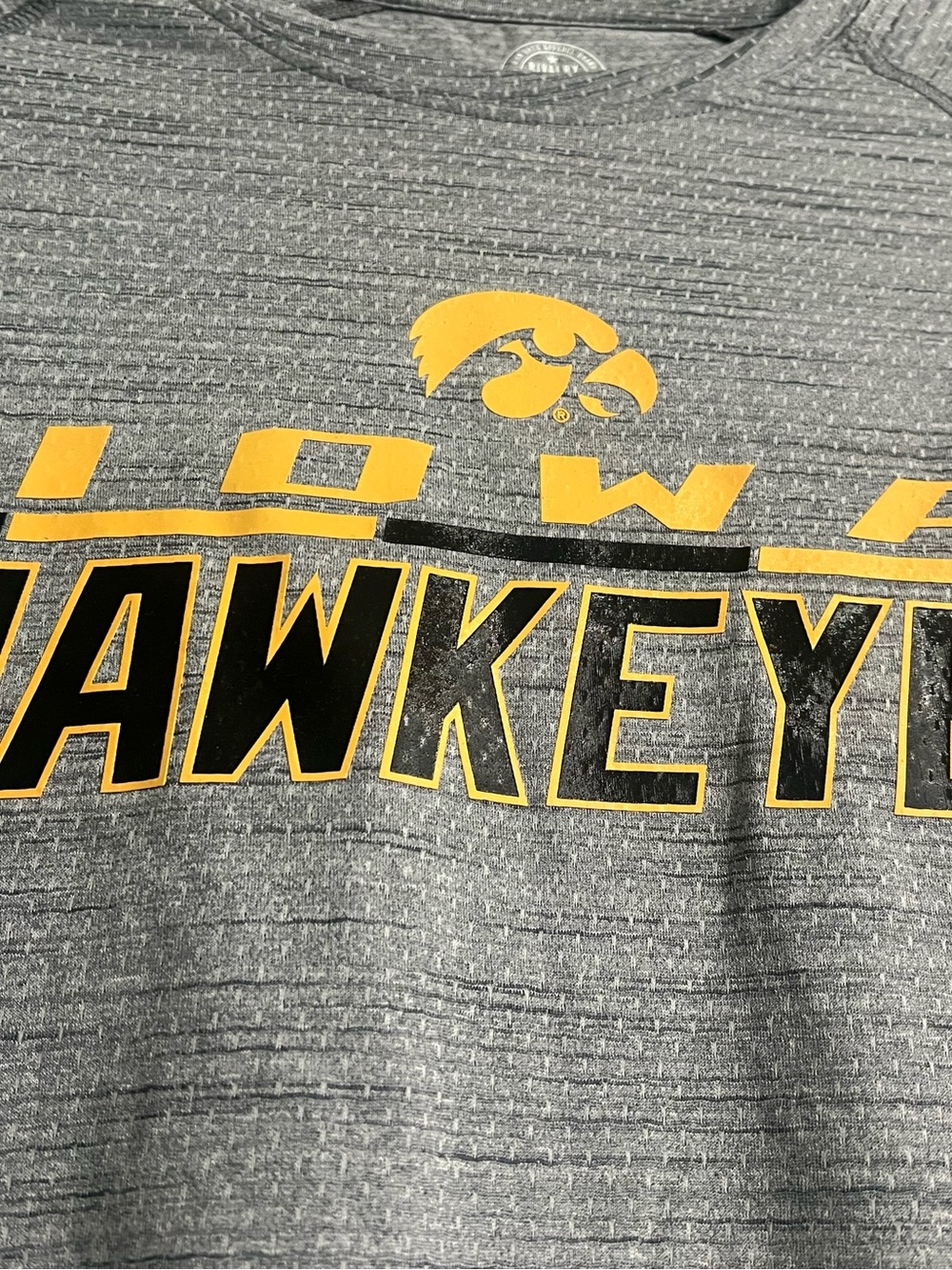Iowa Hawkeyes Performance Men’s Small Raglan Charcoal Grey Rivalry Threads NWT - Picture 2 of 9